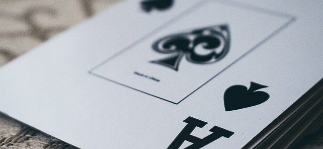 Cara Mudah Hindari Jebakan dalam Bermain Poker